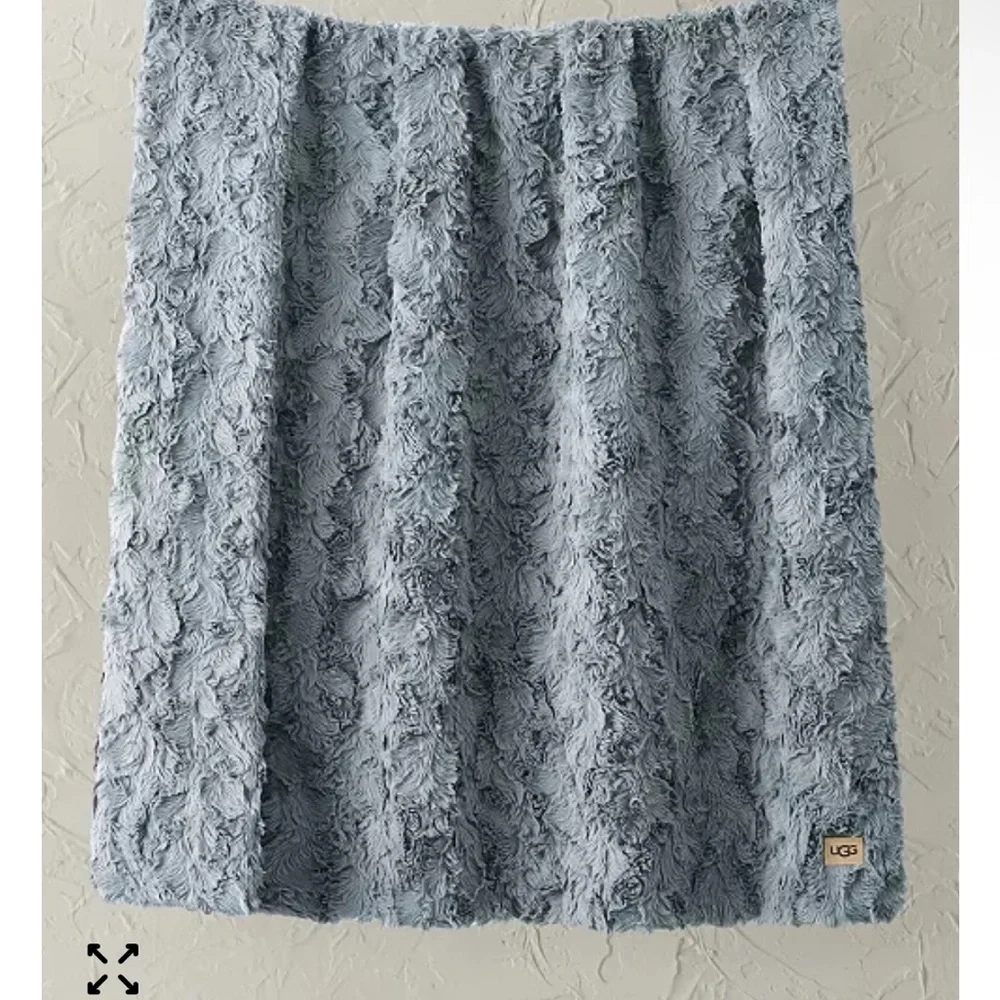 UGG Textured Throw Blanket - Picture 3 of 4